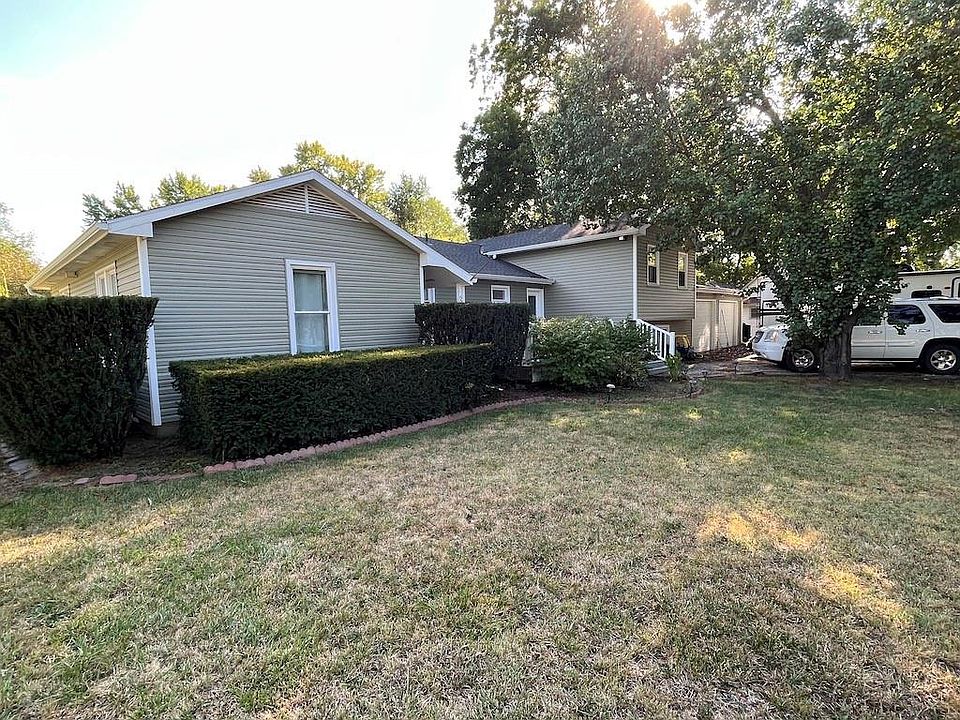 623 Locust St, Lacygne, KS 66040 Zillow