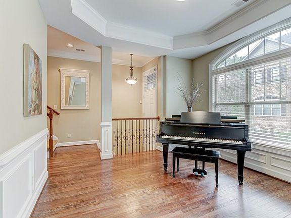 5th image of 905 Telfair Close
