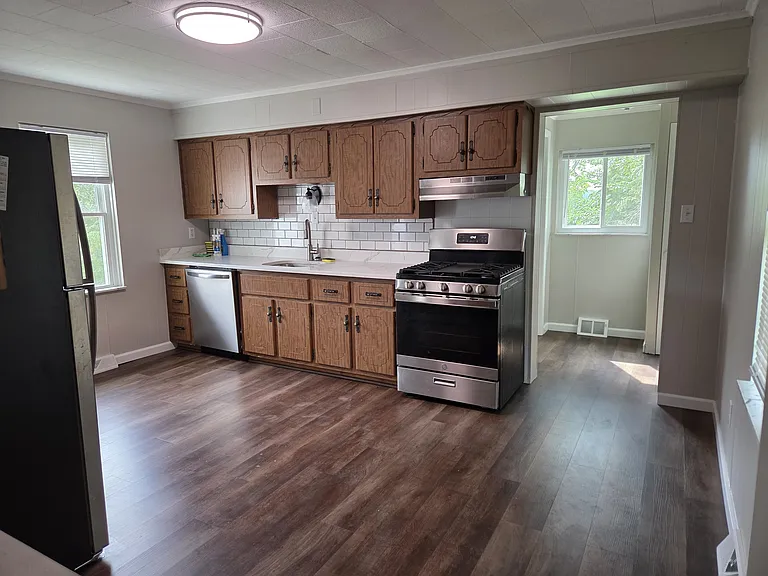 323 Juniper Ln W — Photo 6