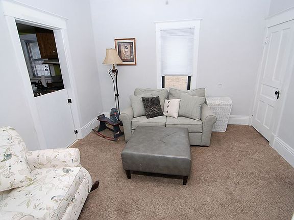 5th image of 735 E Chapin St