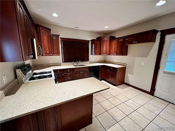 5th image of 125 Grandview Ave
