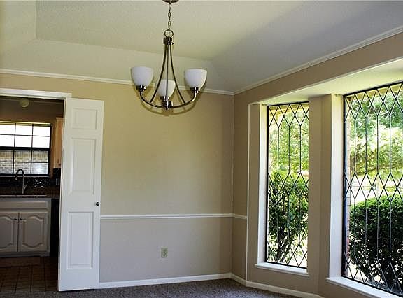 2nd image of 10403 Briarwood Cir