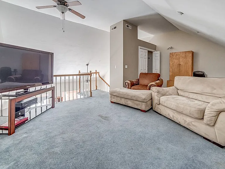 947 N University Ave #8 — Photo 7