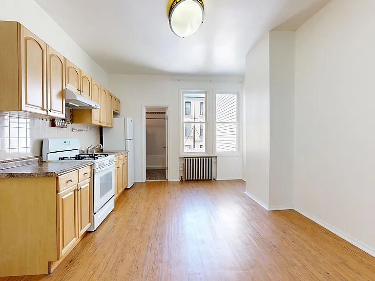 1941 Gates Ave #2R — Photo 8