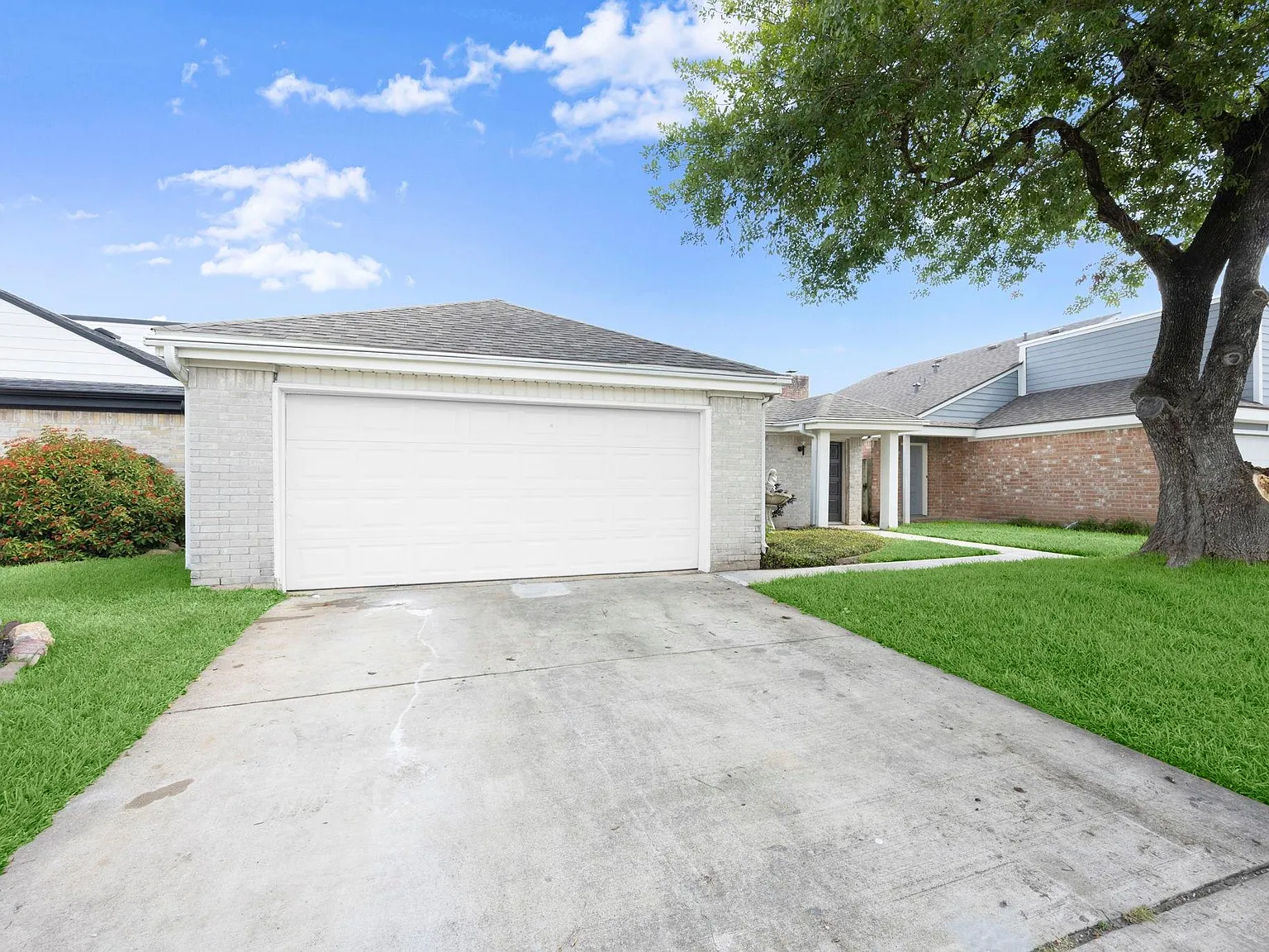 3 bed, 2.0 bath, 1900 sqft, $2,000 — Photo 3