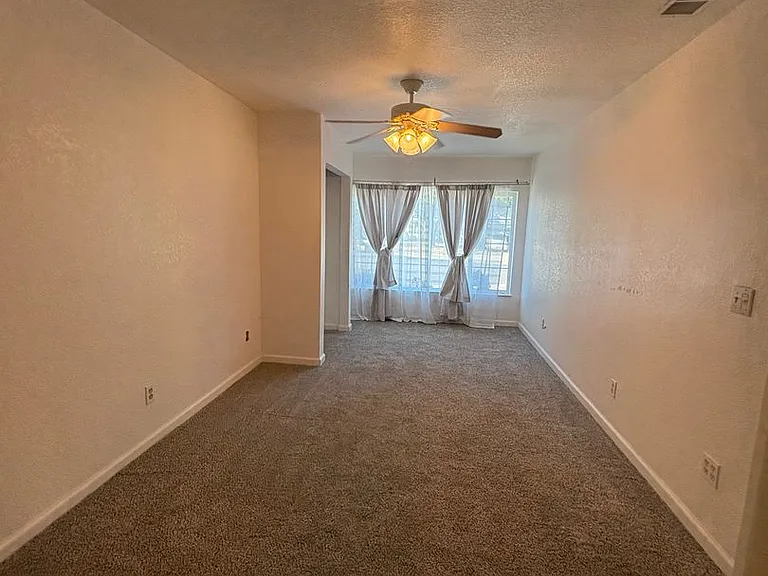628 Saratoga Ct — Photo 9