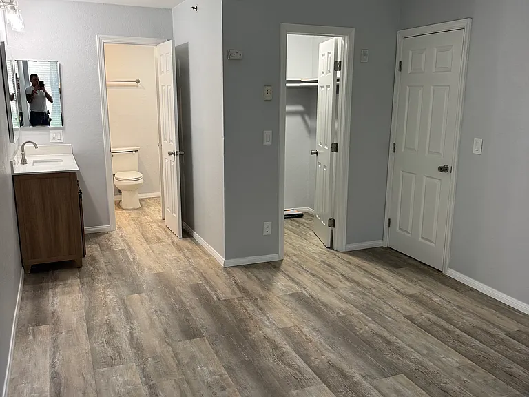 7500 Parkway Dr #100 — Photo 3