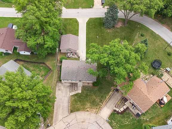 3rd image of 1109 Kelly Cir