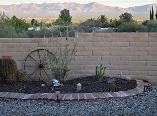 305 W Rio Santa Cruz, Green Valley, AZ 85614