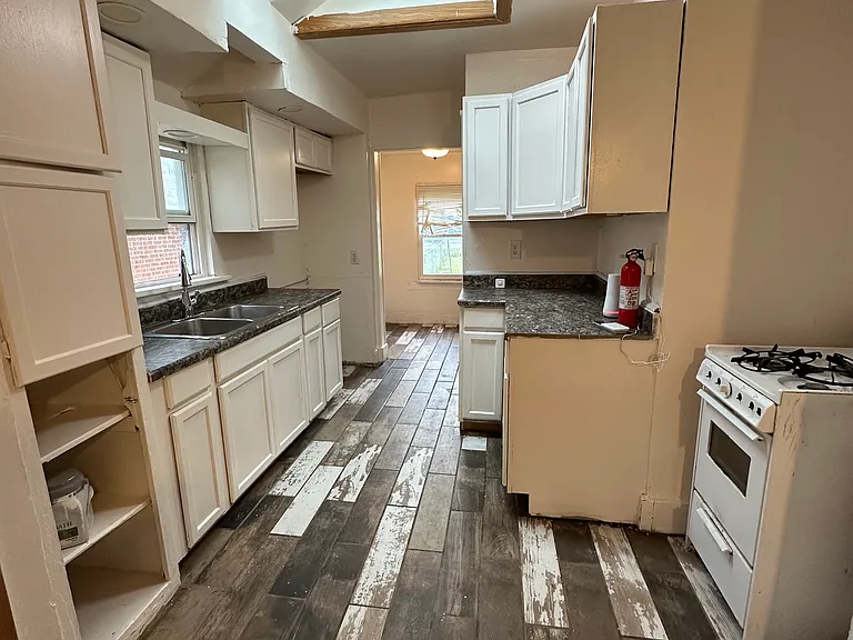 2315 N Ellis St — Photo 10
