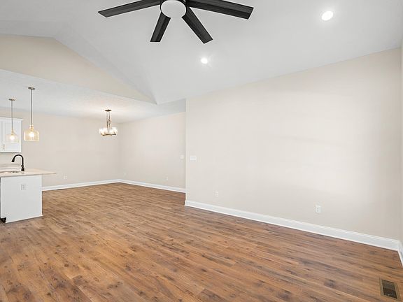 4th image of 68 Fossil Dr