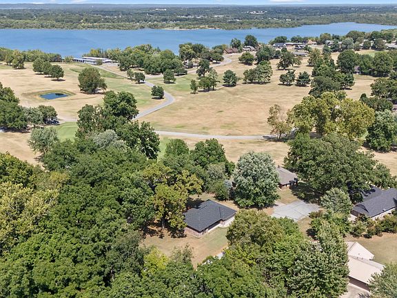 5th image of 701 Hickory Cir