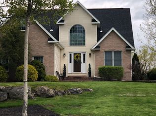 17 Edgewood Dr, Batavia, NY 14020