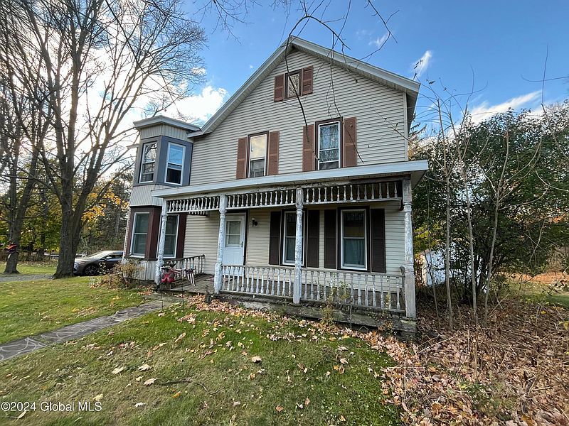 3rd image of 301 Speigletown Road
