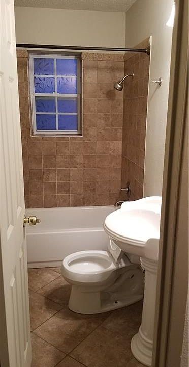 2nd image of 207 Dee Ln