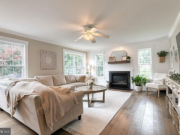 3rd image of 622 Norhurst Way