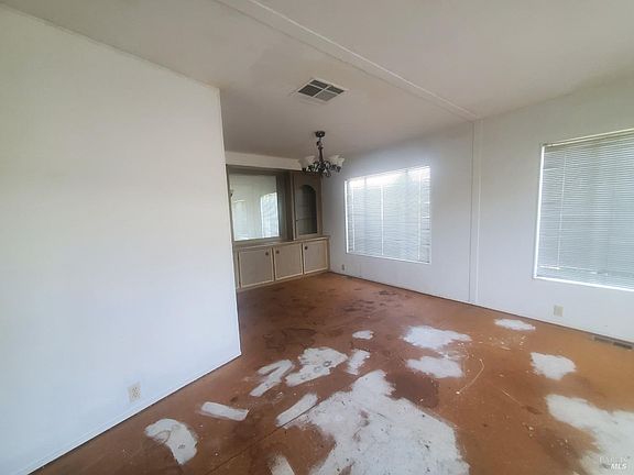 4th image of 305 Tudor Court