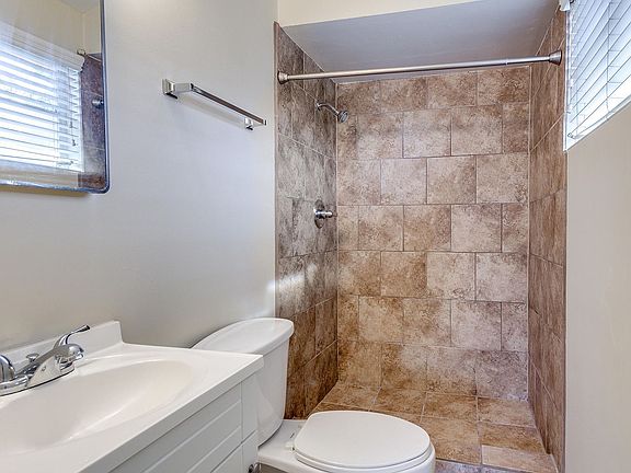 5th image of 2055 W Marlette Ave