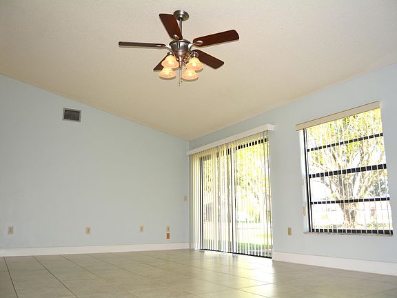5th image of 184 Cinnamon Lake Cir