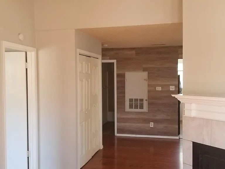 1907 W Loop #D — Photo 6