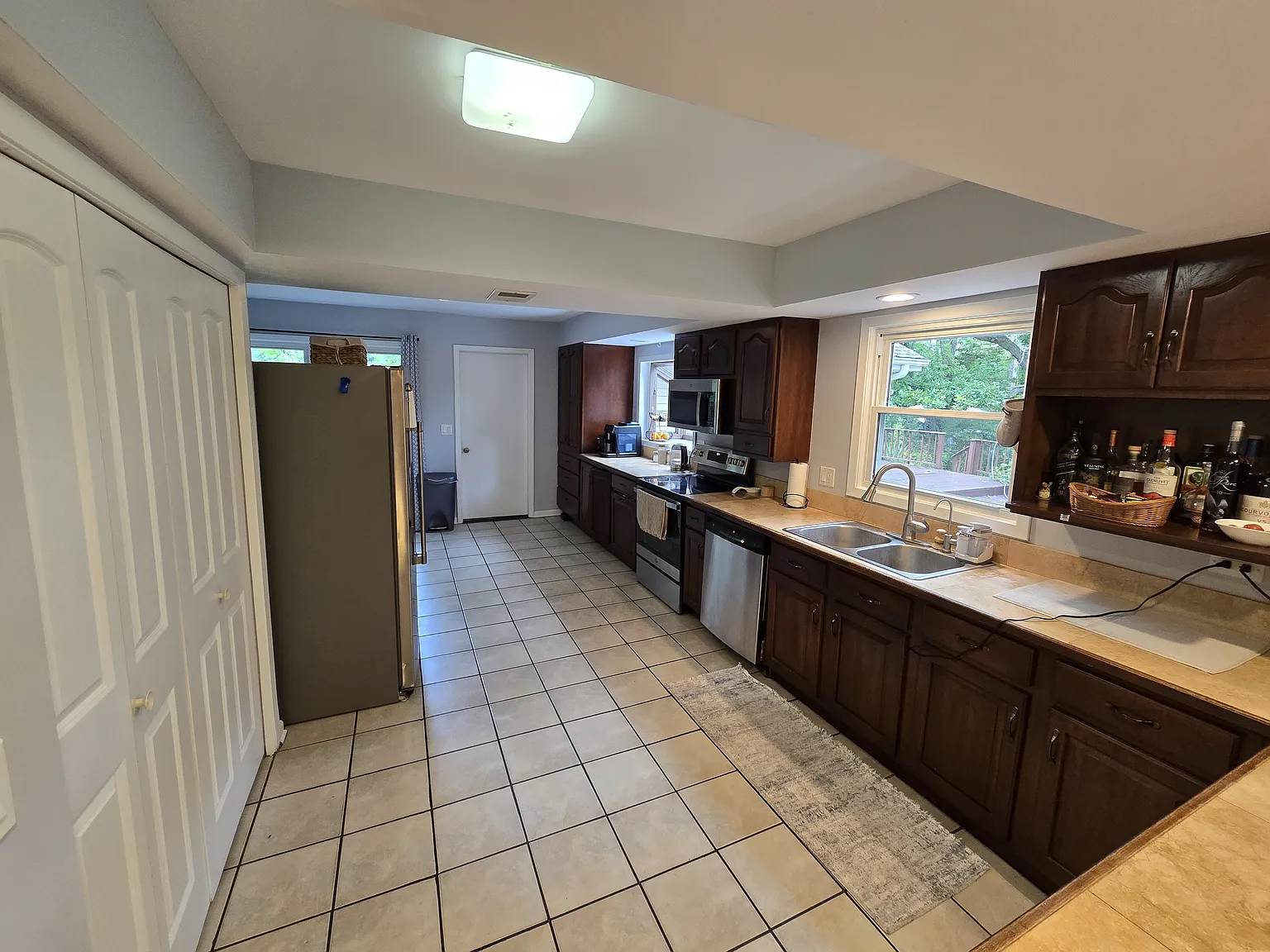 4 bed, 2422 sqft, $2,600 — Photo 4