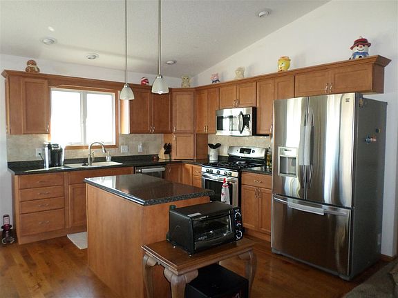 3rd image of 618 Mineral Creek Dr