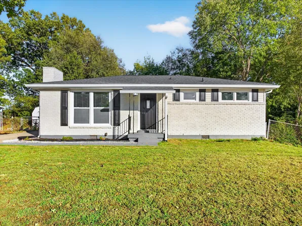 819 Country Club Dr, Clarksville, TN 37043
