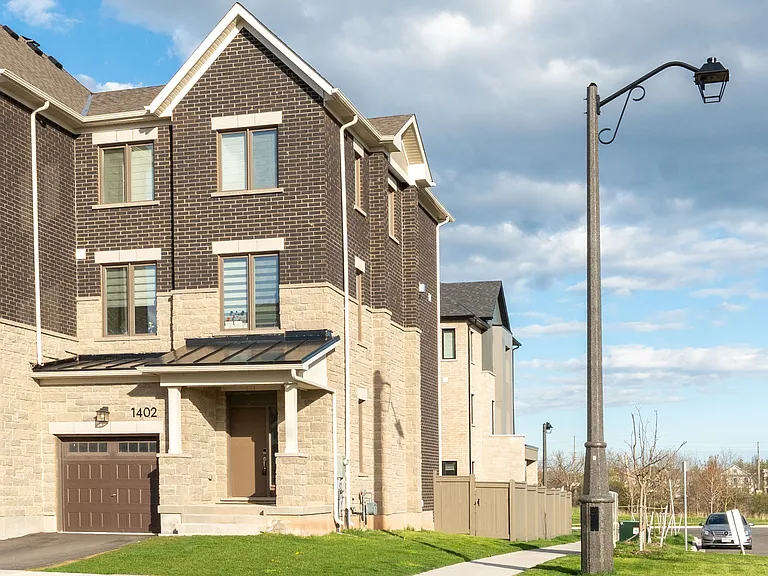 1402 Kaniv St — Photo 28