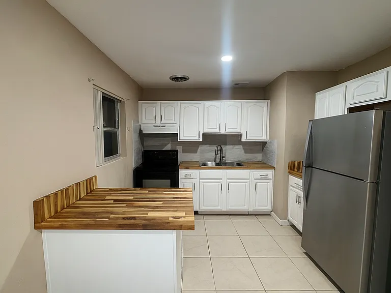 4837 Shoshone St — Photo 4