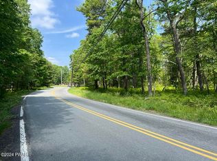 691 Twin Lakes Rd, Shohola, PA 18458