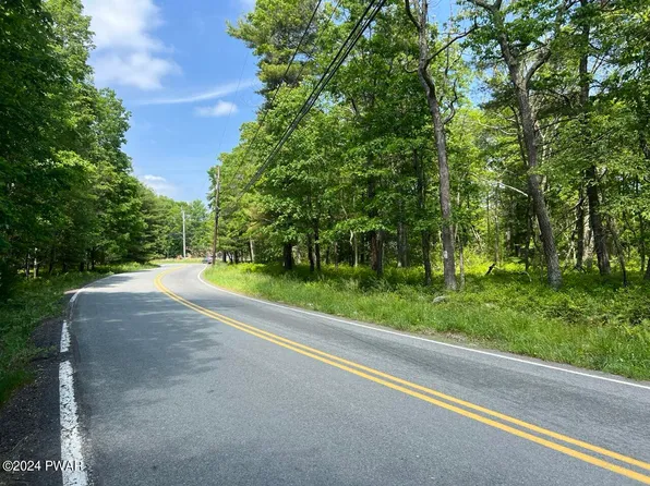 691 Twin Lakes Rd, Shohola, PA 18458