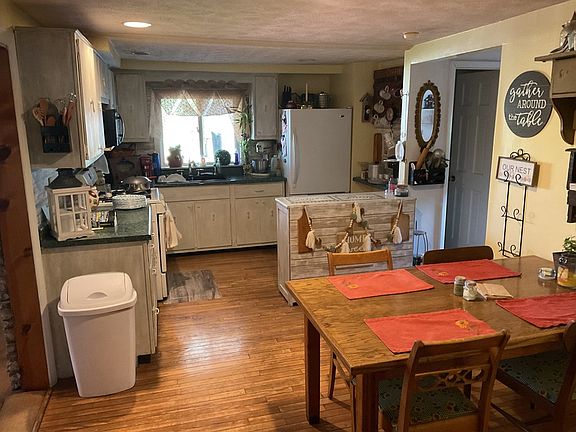 4th image of 65 Ross Dr.