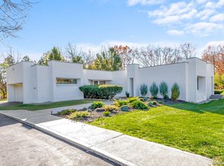 2770 N Warner Dr, West Bloomfield, MI