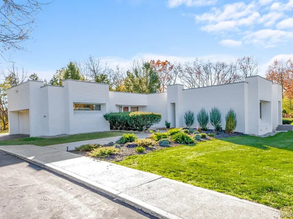 2770 N Warner Dr, West Bloomfield, MI 48324