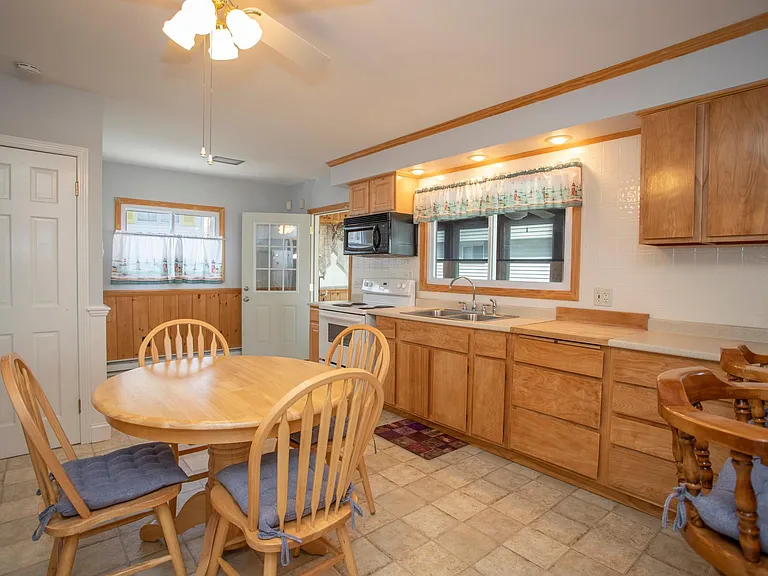 455 Seaside Ave — Photo 5