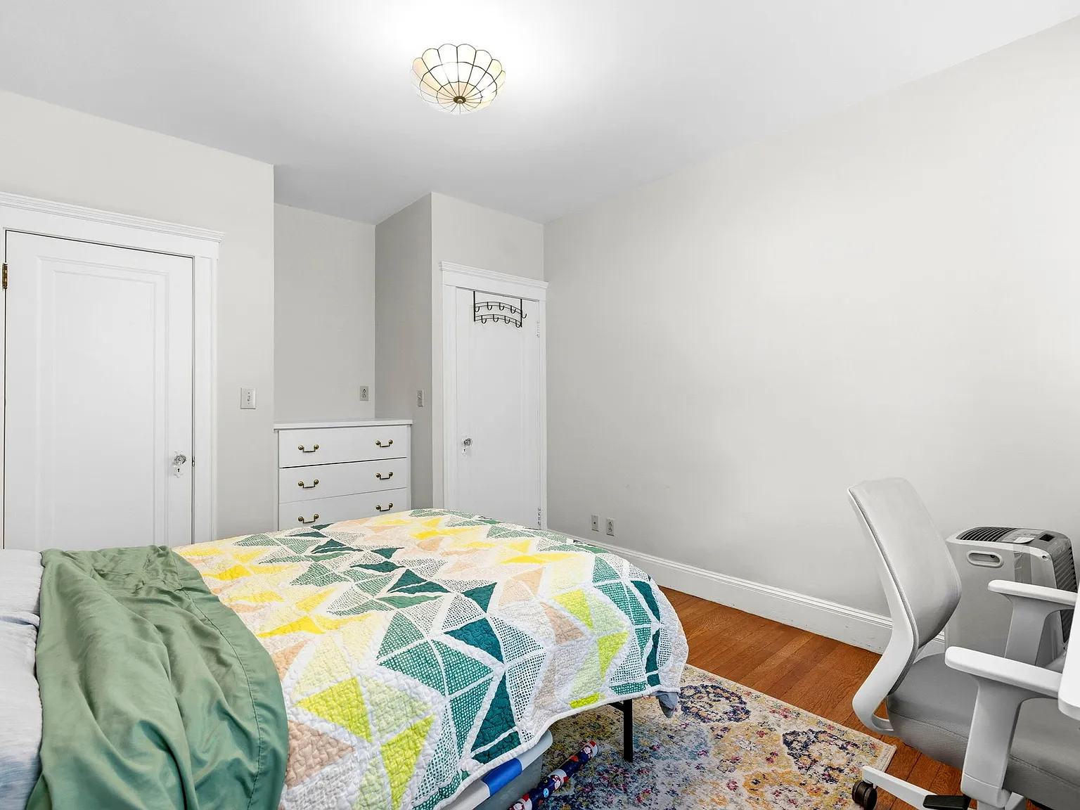 2 bed, 815 sqft, $3,300 — Photo 4