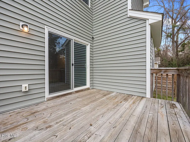 645 S Gaines St — Photo 36