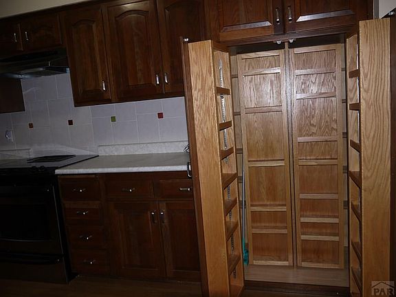 5th image of 42 Villa Dr