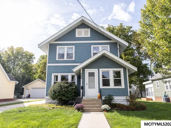 309 N 12th St, Clear Lake, IA 50428