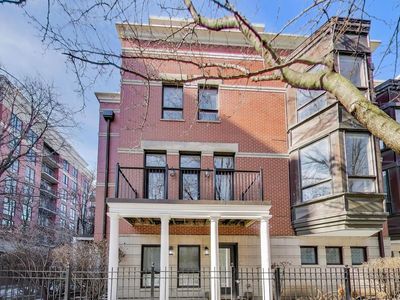 1212 N Orleans St, Chicago, IL, 60610