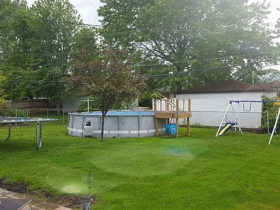 3rd image of 27129 Shelbourne Dr