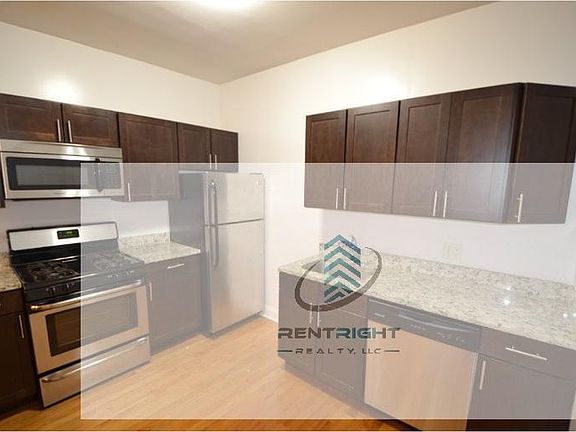 2nd image of 4400-14 N Rockwell St #44042