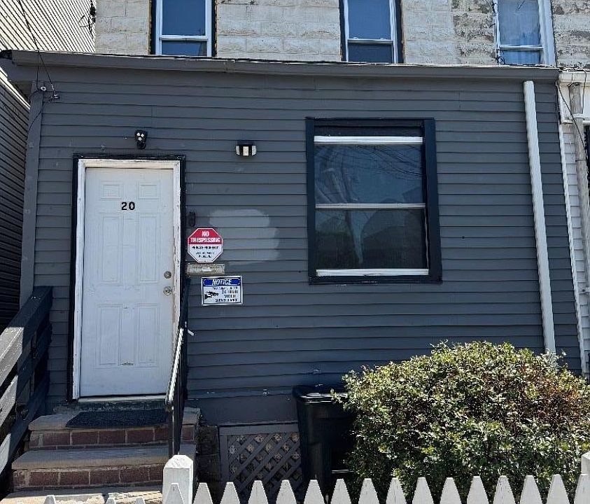 1st image of 20 Willoughby St