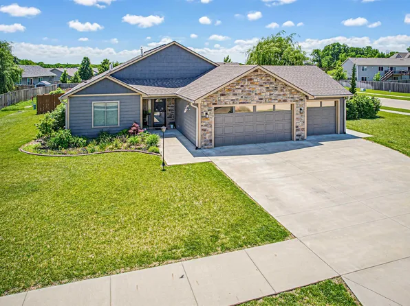8892 Regina Ln, Manhattan, KS 66502