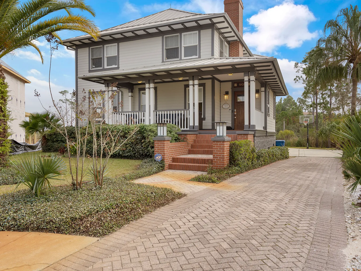 4 bed, 3.5 bath, 2858 sqft, $8,000 — Photo 1