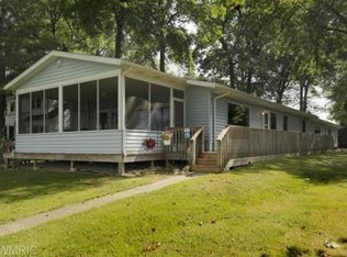 9000 Long Lake Dr E, Scotts, MI 49088