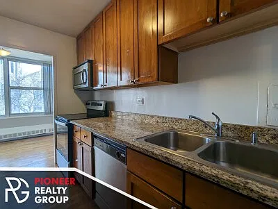 2 bed, 875 sqft, $2,483 — Photo 4
