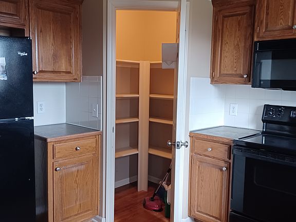 WALKIN PANTRY, LOTS OF STORAGE