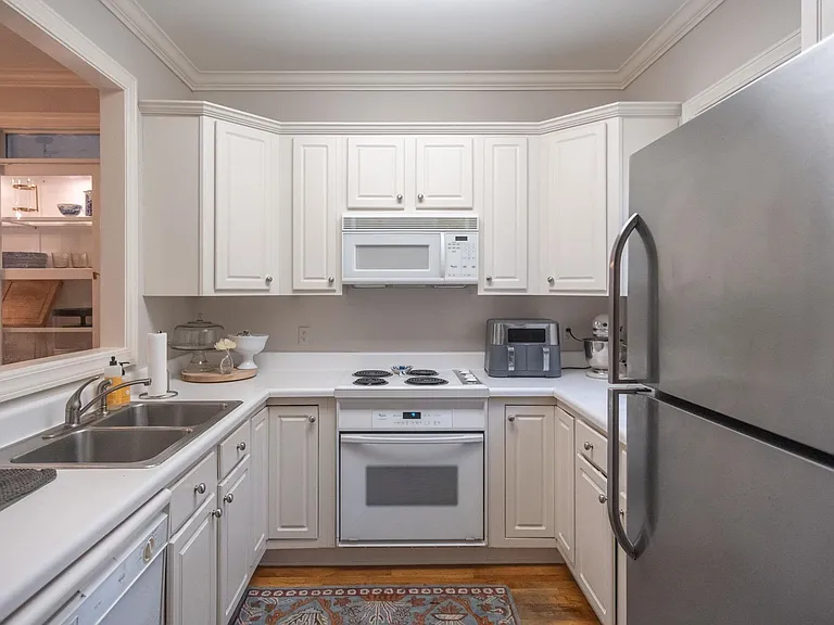 525 Rienzi Dr — Photo 11