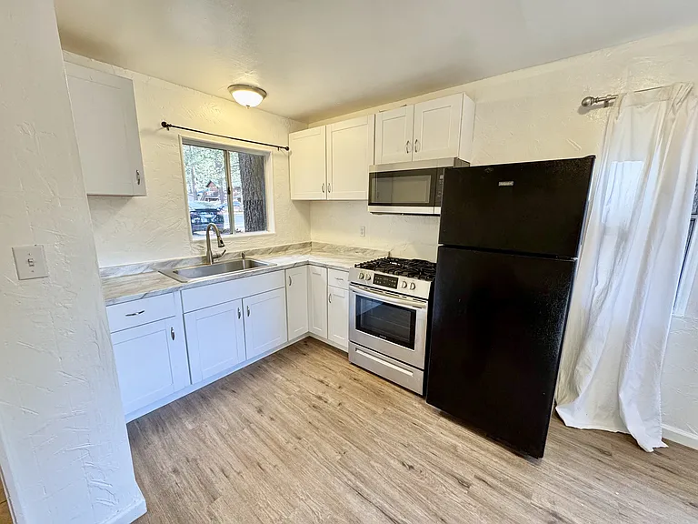 3072 Sacramento Ave #B — Photo 7